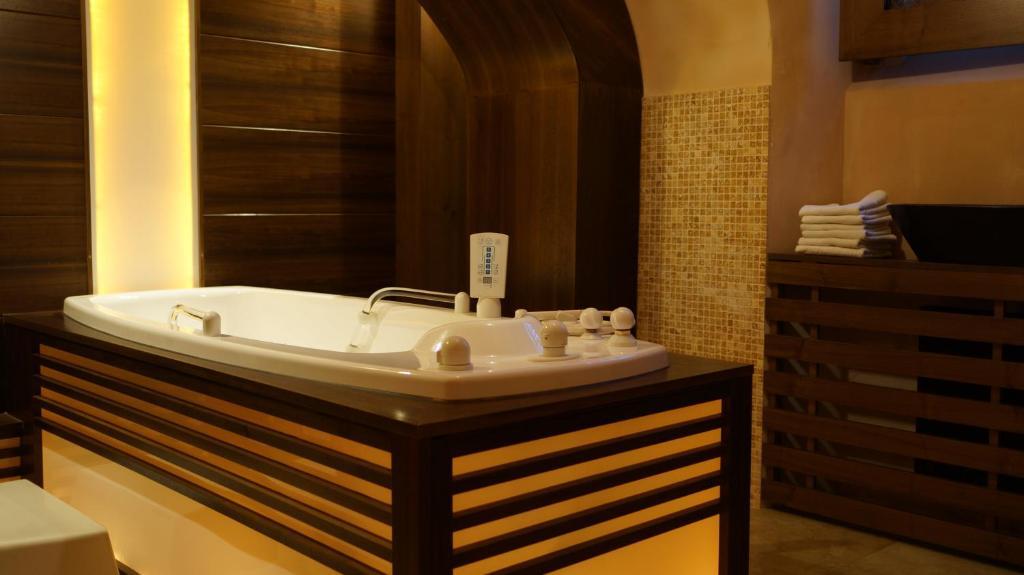 Park Hotel Pelikan Szombathely Esterno foto